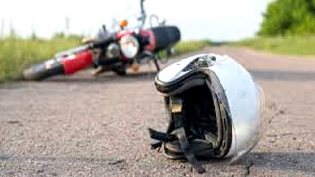 গাছের সাথে মোটরসাইকেলের ধাক্কায় নিহত ১, আহত ২
