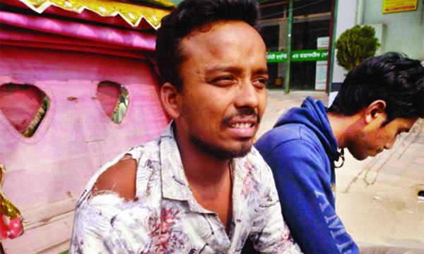বগুড়ায় গণ অধিকার পরিষদের মানববন্ধনে পুলিশের বাধা, ছাত্রলীগের হামলা : আহত ১০