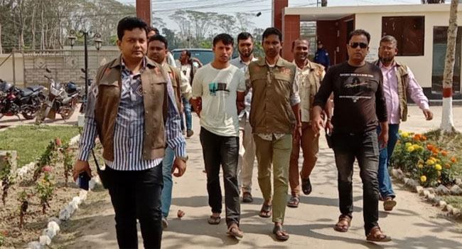 বরগুনায় গাঁজাসহ পুলিশ সদস্য আটক