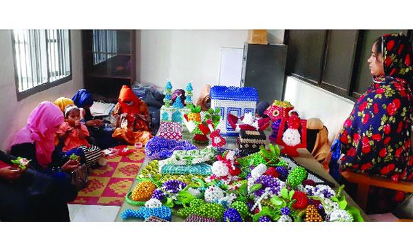 মিরসরাইয়ে হস্তশিল্প প্রশিক্ষণ নিয়ে স্বাবলম্বী হচ্ছেন নারীরা