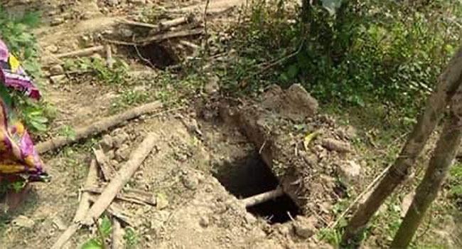 ভালুকায় কবর খুঁড়ে ৪টি কঙ্কাল চুরি