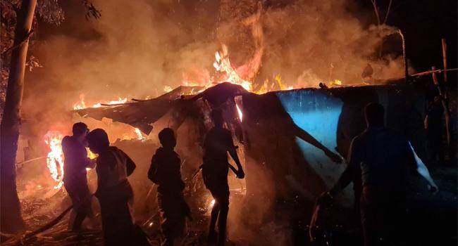 জামাতার বিরুদ্ধে শ্বশুর বাড়িতে আগুন দেয়ার অভিযোগ