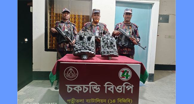 নওগাঁয় ৬১ লাখ টাকার ২ কষ্টি পাথরের মূর্তি উদ্ধার