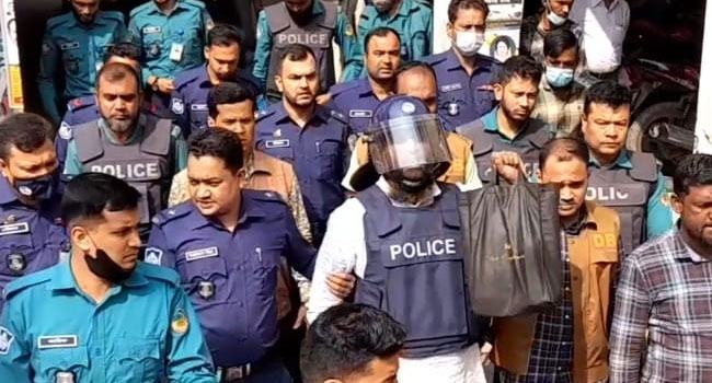 মামনুল হকের বিরুদ্ধে ৩ পুলিশ কর্মকর্তার সাক্ষ্য প্রদান
