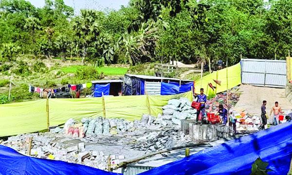 ভালুকায় অবৈধ সিসা কারখানা
