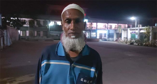 চালক নামাজে, ভ্যান নিয়ে গেল চোর