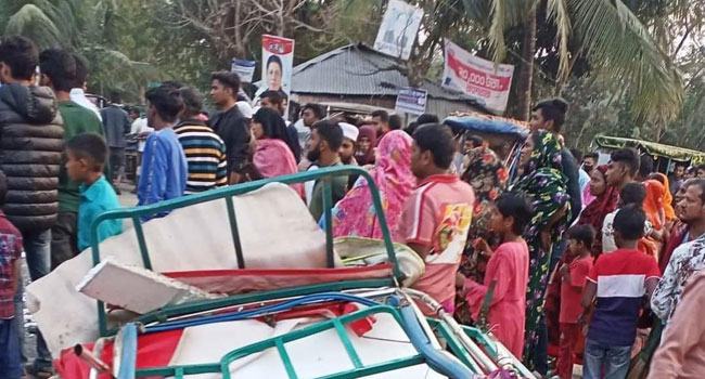 পাথরঘাটায় ইজিবাইক-টমটম সংঘর্ষে নিহত ১