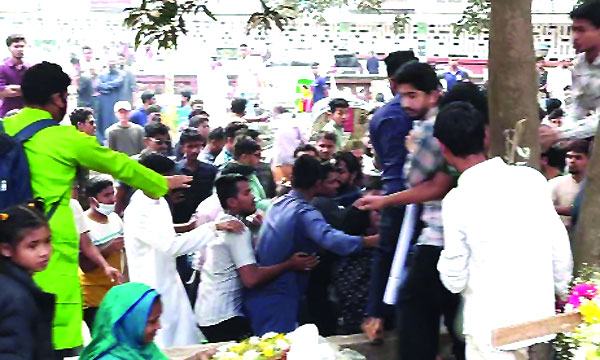 ঢাবিতে ছাত্র অধিকারের ওপর ফের হামলা, সাংবাদিক হেনস্তা আহত ১০