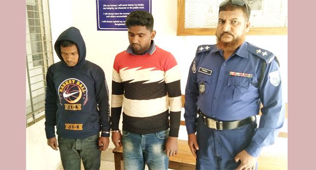 ফুলবাড়ীতে মাদকসহ আটক ২