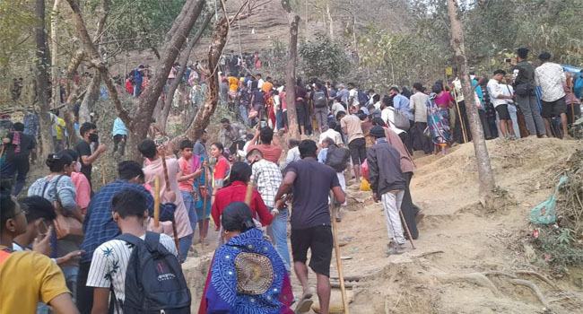 সীতাকুণ্ডে শিবমেলায় নিহতের গুজবে হুড়াহুড়ি করে আহত ৫