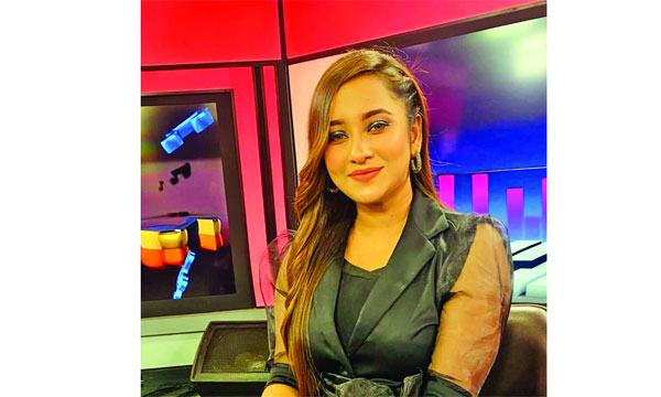 এবার আনিসার ‘জাদুর আয়না’