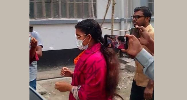 ইবিতে র‍্যাগিং : অভিযুক্ত ‘পা ধরে ক্ষমা চেয়েছেন’ দাবি ভুক্তভোগীর