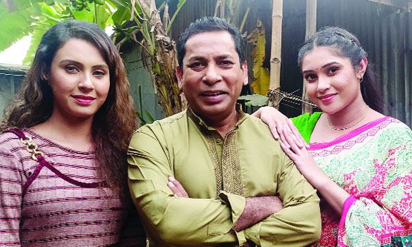 মোশাররফ করিমের সাথে মিম ও মিমি