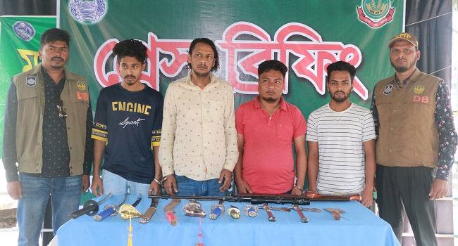 রাজশাহীতে বাড়ির ছাদে টর্চার সেল : ৪ অপহরণকারী গ্রেফতার