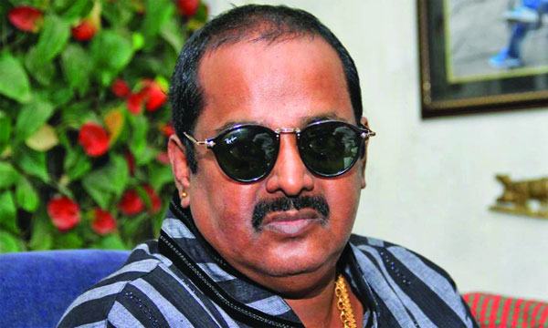 হিন্দি সিনেমার পক্ষে শিল্পী সমিতি, মুনাফিক বললেন ডিপজল