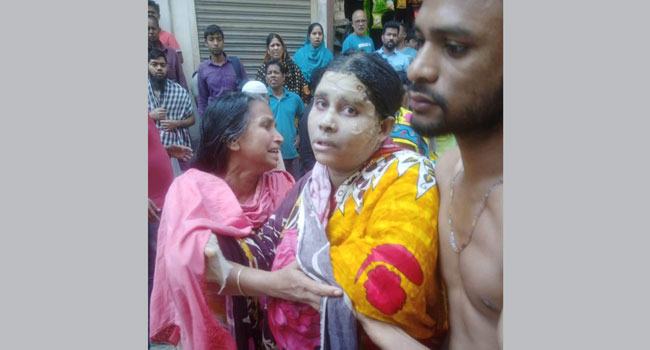 ফতুল্লায় গ্যাস বিস্ফোরণে দগ্ধ সুখীর মৃত্যু, স্বামীর অবস্থাও আশঙ্কাজনক
