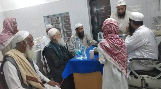 পটিয়া মাদরাসায় শিক্ষক-শিক্ষার্থীদের ফ্রি চিকিৎসা কেন্দ্রের উদ্বোধন