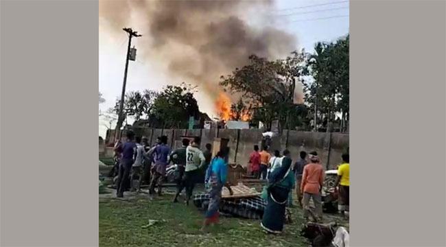 হঠামারায় বিদ্যুতের শর্টসার্কিটের আগুনে পুড়লো ৩৮ কৃষকের ঘর