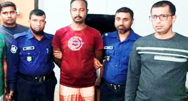 ক্রেতা সেজে গাঁজা কারবারিকে গ্রেফতার