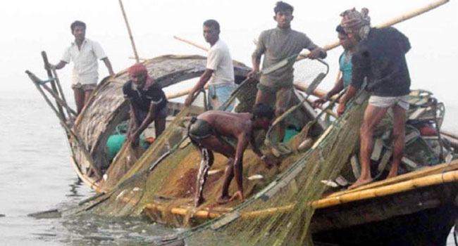আগামী ২ মাস মেঘনায় মাছ ধরা নিষেধ