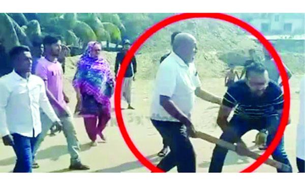 বাঁকখালী নদীর দখল উচ্ছেদে সাংবাদিকদের ওপর হামলা আ’লীগ নেতার!