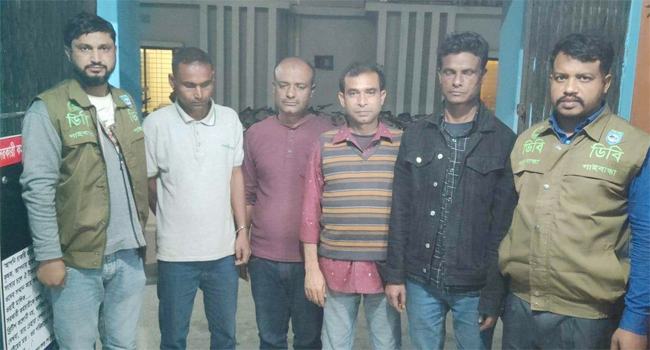সুন্দরগঞ্জের ৪ প্রতারক গ্রেফতার, মূলহোতা পলাতক