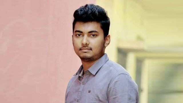 পাবনায় বাবার পিস্তল অবৈধভাবে প্রদশর্নের দায়ে মেয়রপুত্র আটক
