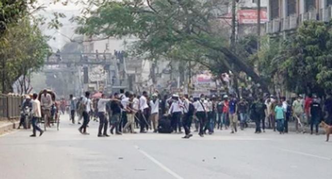 রাজধানীতে ৩ কলেজের শিক্ষার্থীদের মধ্যে সংঘর্ষ