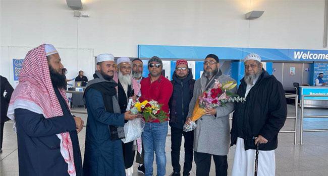 কোরআনিক প্রোগ্রামে অংশ নিতে আমেরিকায় গেলেন বিশ্বজয়ী হাফেজ নাজমুস সাকিব