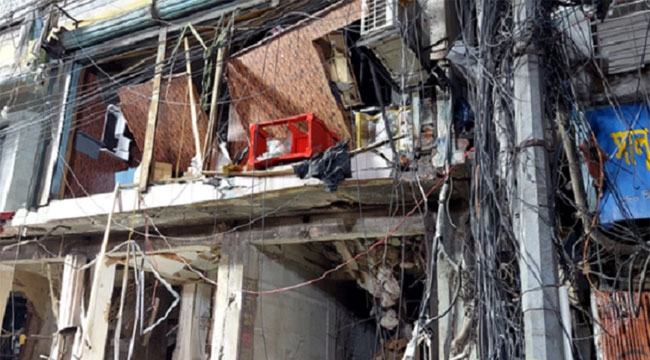 যেকোনো সময় ভেঙে পড়তে পারে ভবনটি, সাময়িক স্থগিত উদ্ধারকাজ