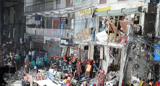 গুলিস্তানে বিস্ফোরণ : মারাত্মক চ্যালেঞ্জের মুখে উদ্ধারকাজ