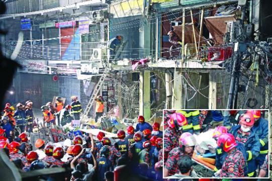 কোলাহলপূর্ণ সিদ্দিকবাজার মুহূর্তেই ধ্বংসস্তূপ
