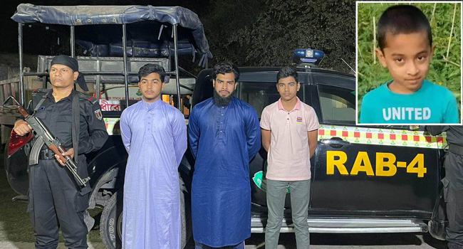 নর্দমা থেকে শিশুর বস্তাবন্দি লাশ উদ্ধার, আটক ৩