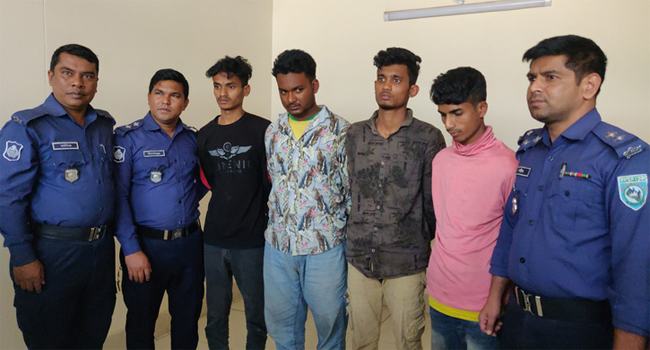 দিনাজপুরে কলেজছাত্র বিপুল হত্যায় জড়িত সন্দেহে গ্রেফতার ৪