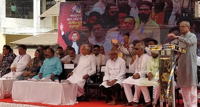 সরকার দেশকে পুরোপুরি বিভক্ত করে ফেলেছে : মির্জা ফখরুল