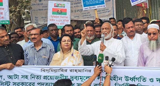 এ সরকার লাখো কোটি টাকা বিদেশে পাচার করেছে : ড. মঈন খান