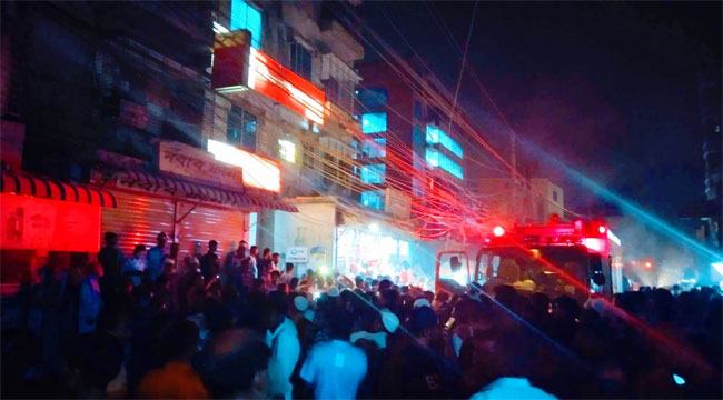 ফতুল্লায় বহুতল ভবনে বিস্ফোরণ, মা-ছেলে দগ্ধ