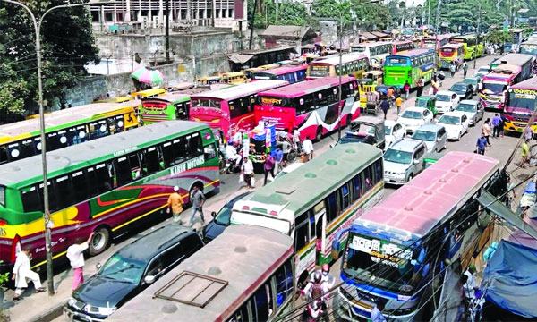 রাজধানীতে তীব্র যানজট ট্রাফিক ব্যবস্থাকে ঢেলে সাজানোর দাবি