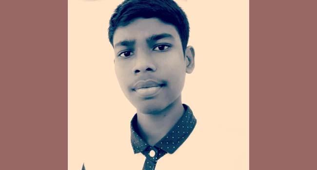 মেডিক্যালে ভর্তি পরীক্ষায় উত্তীর্ণ ভ্যানচালকের ছেলে