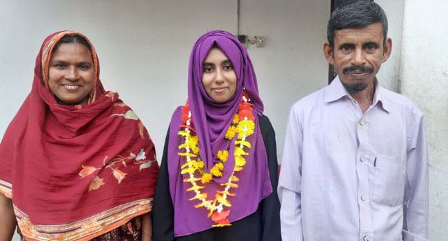 মেডিক্যালে চান্স পেলেন দিনমজুরের মেয়ে বৃষ্টি, লেখাপড়ার দায়িত্ব নিলেন বিএনপি নেতা