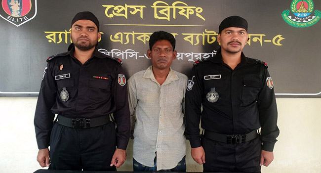 নওগাঁর আগ্নেয়াস্ত্রসহ ডাকাত গ্রেফতার