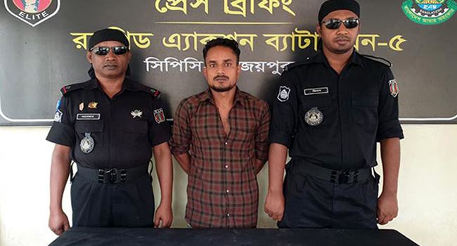 নওগাঁয় আগ্নেয়াস্ত্র-মাদকসহ আটক ১