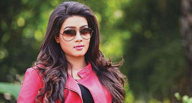 বিমানবন্দর থেকে গ্রেফতার হলেন নায়িকা মাহি