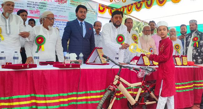 একটানা ৪০ দিন জামাতে নামাজ পড়ে বাইসাইকেল পেল ১০০ কিশোর