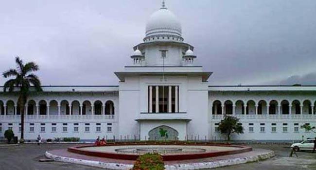 আইনজীবী-সাংবাদিকদের ওপর পুলিশের হামলা : বিচার বিভাগীয় তদন্ত চেয়ে রিট