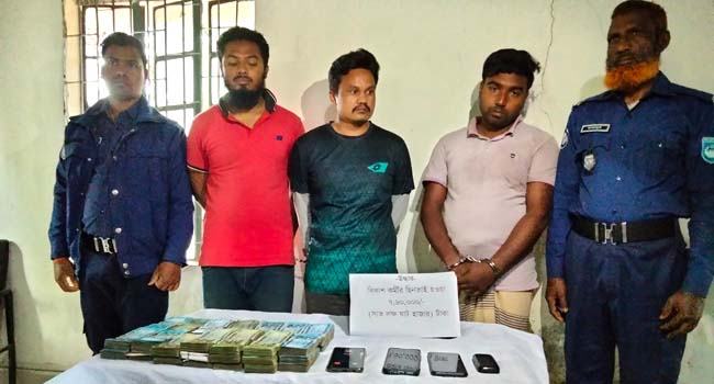 ভূরুঙ্গামারীতে ছিনতাইয়ের টাকাসহ গ্রেফতার ৩