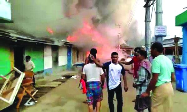 বান্দরবানে পুড়ে গেল অর্ধশতাধিক দোকান ও বসতঘর