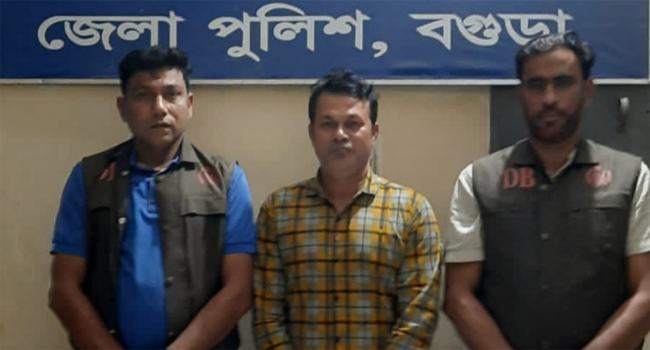বগুড়ায় পুলিশে চাকরি দেয়ার নামে প্রতারণা, ভুয়া কর্মকর্তা গ্রেফতার