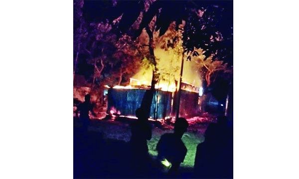 গফরগাঁওয়ে আগুনে পুড়ে মরলো কৃষকের ২ গরু ছাই হলো বসতঘর