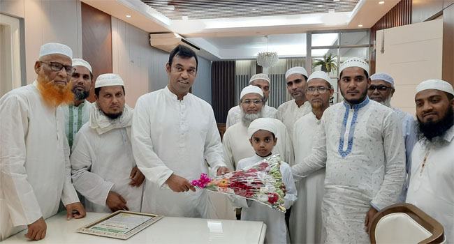 ১৩৫ দিনে কুরআনের হাফেজ হওয়ায় শিশুকে সংবর্ধনা